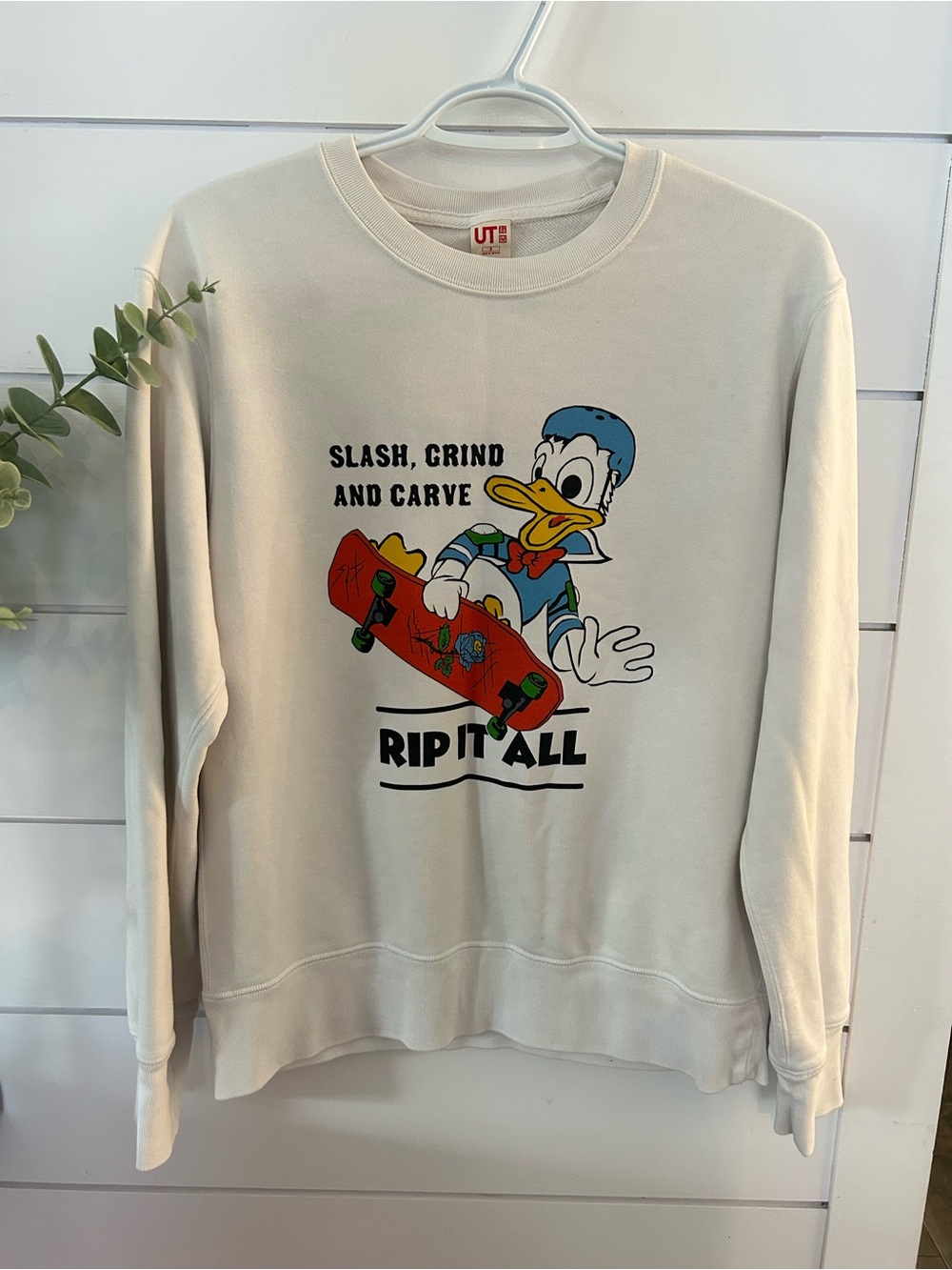 UNIQLO Disney Donald Duck Sweatshirt Size S Cotton Blend Skateboard Graphic